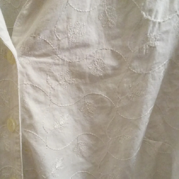 Womans 1X JM Collection White Embroidered Floral Button Down Shirt Relaxed Fit - Picture 4 of 5